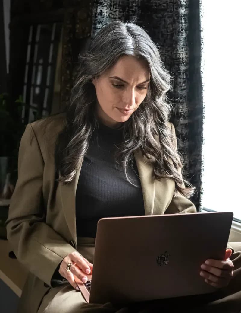 Charlotte, experte en gestion administrative et pré-comptabilité à Toulouse